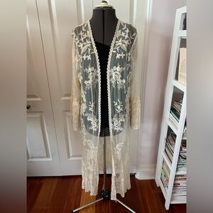 Women’s Long Cream Colored Lacey Cardigan w/ Floral Print Size Large